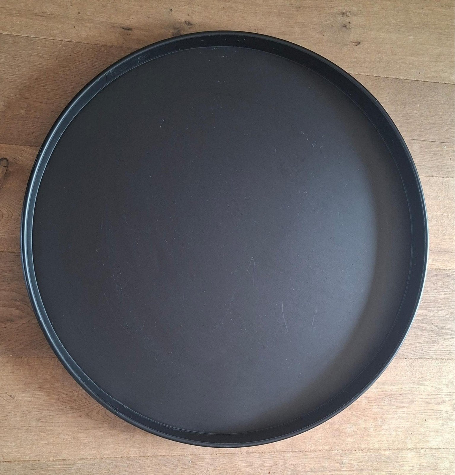 Groot rond zwart metalen dienblad - 77x5cm, Ophalen, Gebruikt, Met opstaande rand, Rond