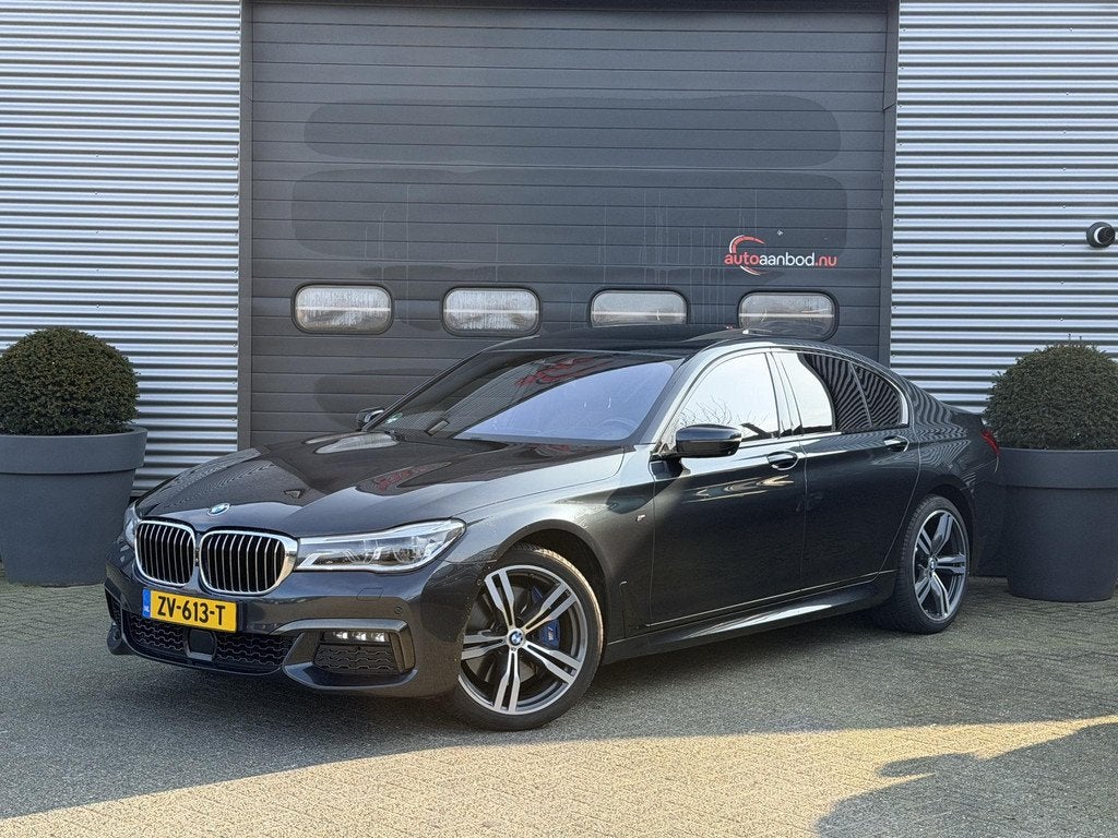 BMW 7-serie 750i xDrive High Executive M-Sport | Panoramadak, Auto's, BMW, Automaat, Gebruikt, 4395 cc, Bedrijf