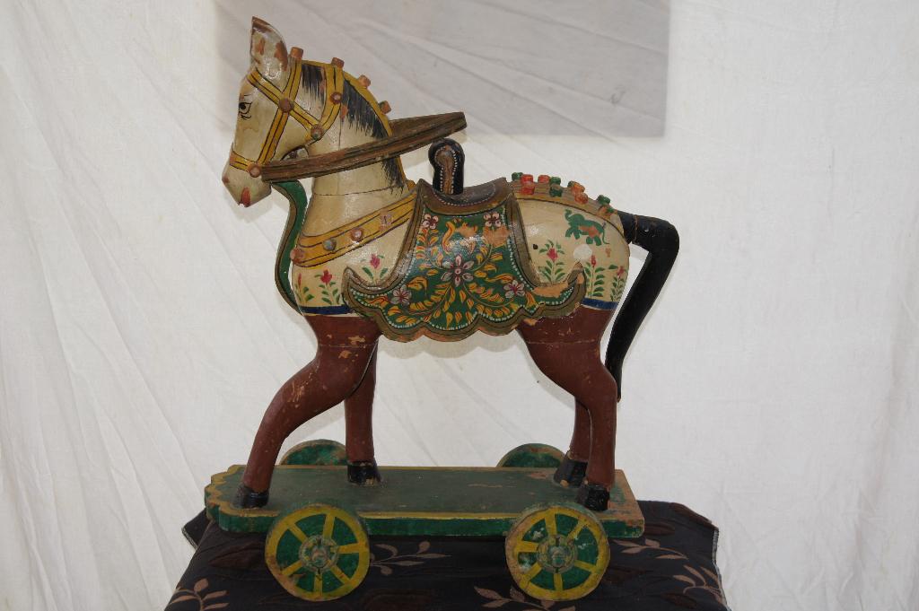 Houten paard op wielen, Ophalen of Verzenden, Zo goed als nieuw