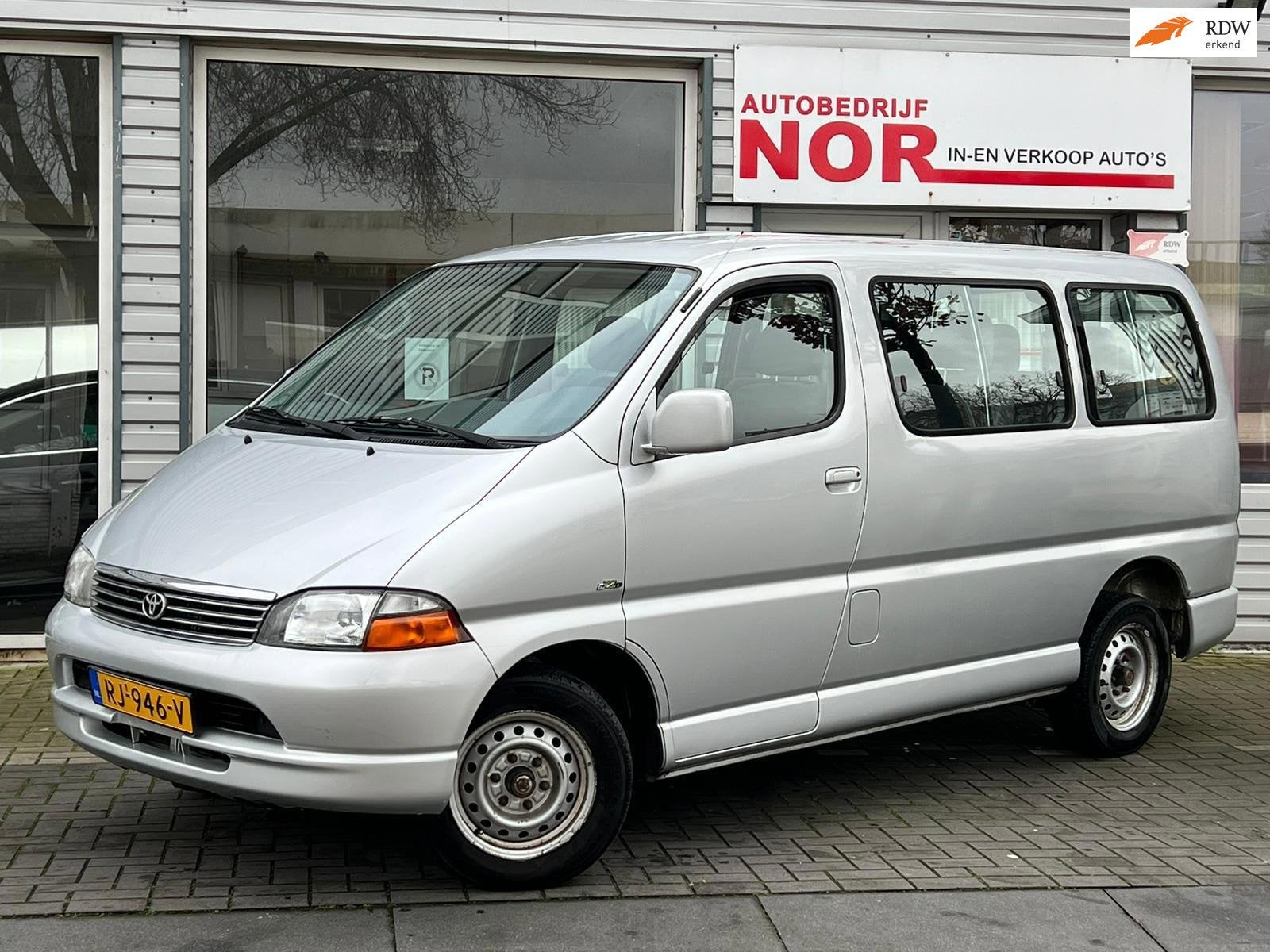 Toyota HiAce 2.5 D4-D 100 Exec. GEEN AIRCO, Auto's, Automaat, Dealer onderhouden, Achterwielaandrijving, Gebruikt