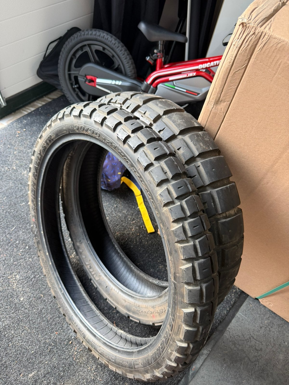 Pirelli Rally STR motorbanden 21 inch en 18inch, Ophalen, Gebruikt