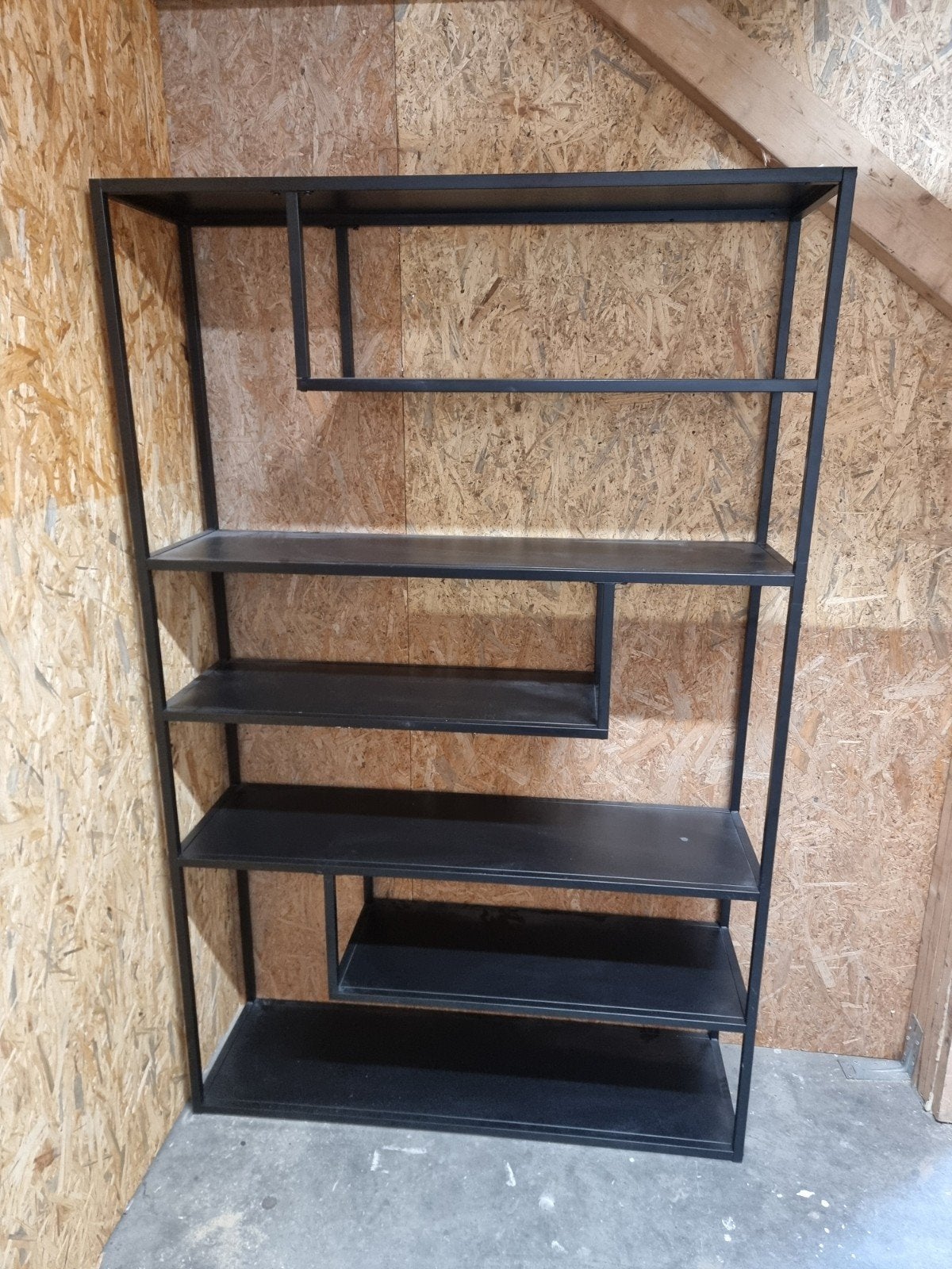 Zwarte metalen kast, Met plank(en), Gebruikt, Industrieel, Modern, Metaal