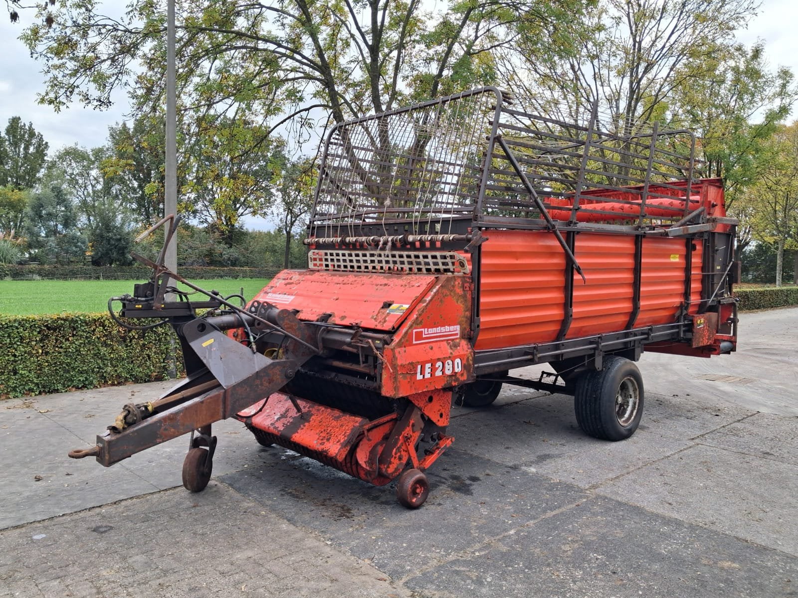 Landsberg opraapwagen en tractorbanden, Ophalen, Weidebouw