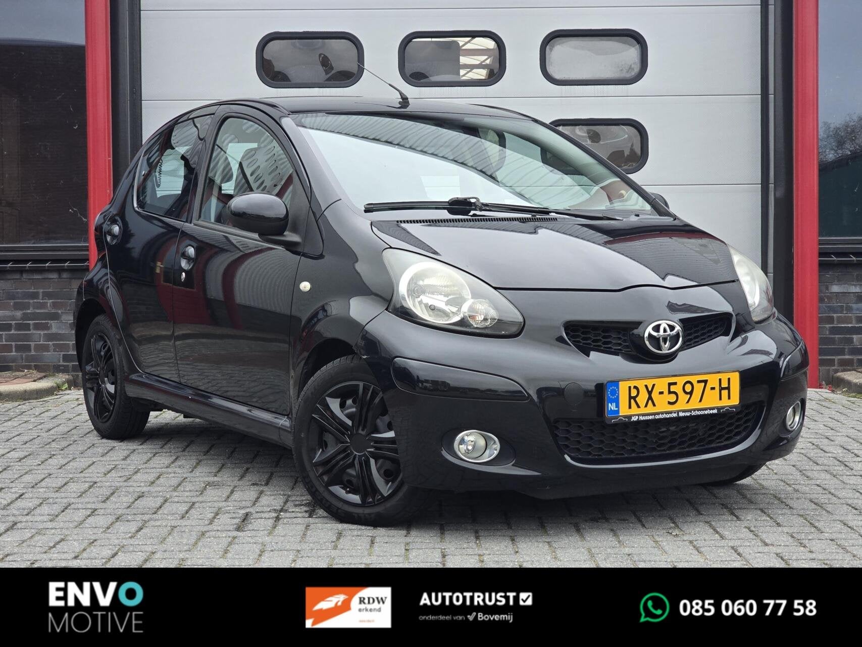 Toyota Aygo 1.0-12V Comfort Airco/Centr. Vergr/Half leer, Auto's, Voorwielaandrijving, Gebruikt, Zwart, 4 stoelen