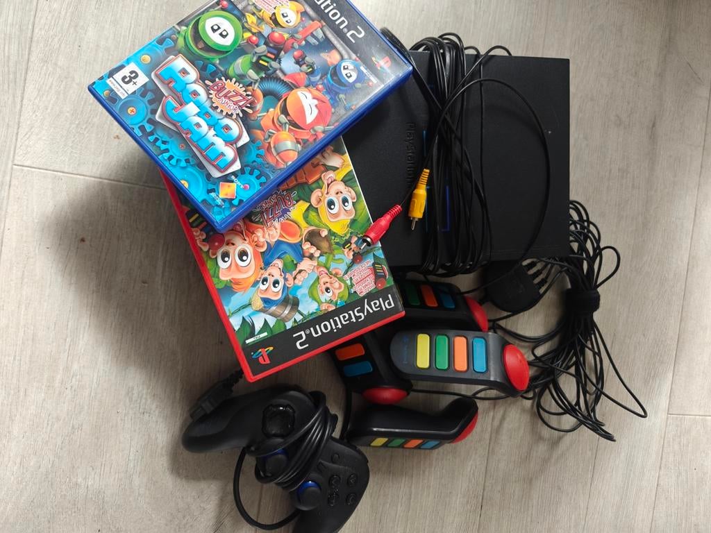 PlayStation 2 met Buzz games en controllers, Spelcomputers en Games, Games | Sony PlayStation 2, Gebruikt, Overige genres, Eén computer