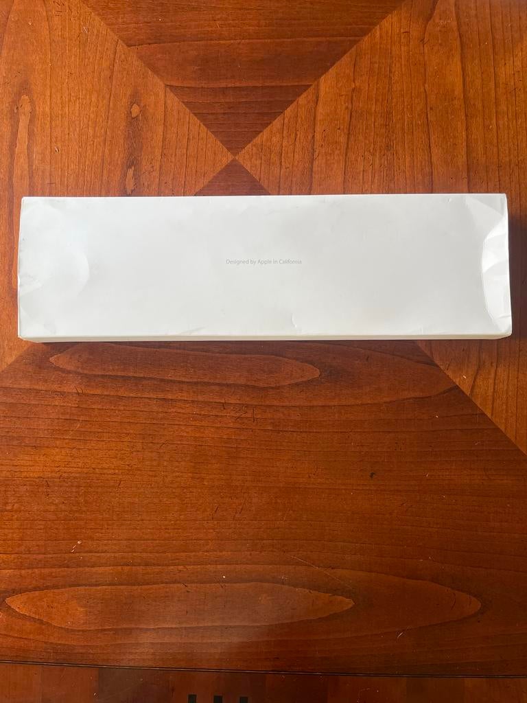 Apple Keyboard A1048 - Bedraad Qwerty Toetsenbord, Computers en Software, Toetsenborden, Ophalen of Verzenden, Qwerty, Gebruikt