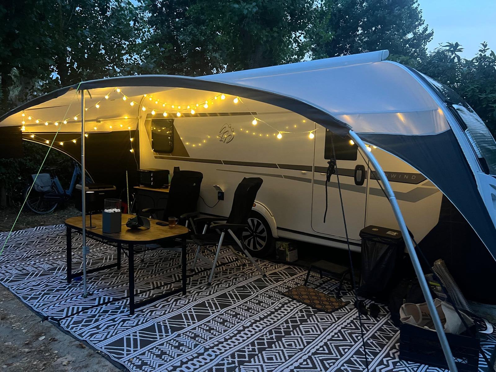 Knaus Sudwind 500 PF 2021 met Airco, Mover en Voortent, Caravans en Kamperen, Kachel, Frans bed, Treinzit, Particulier