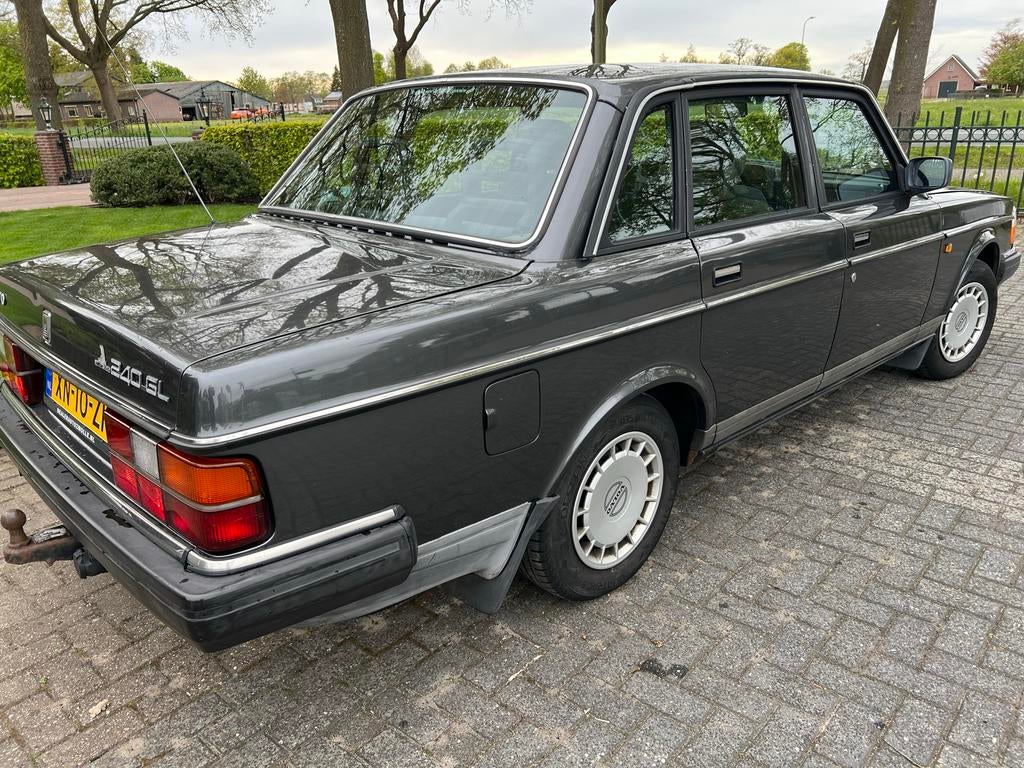 Volvo 240 2.3 GL U9 1989 Grijs, Auto's, 4 cilinders, 1264 kg, 632 kg, Origineel Nederlands