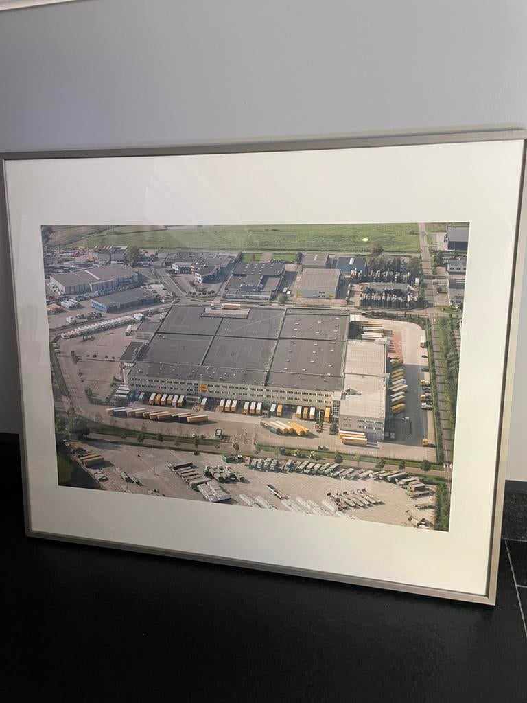 Ingelijste luchtfoto DHL oud distributiecentrum Veghel 61x51, Ophalen