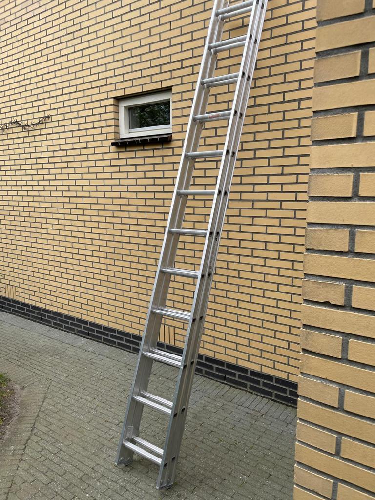 Ladder uitschuifbaar 2x12 sporten (ca. 6 m), Doe-het-zelf en Verbouw, Ladders en Trappen, Ophalen, Gebruikt, Ladder, Opvouwbaar of Inschuifbaar