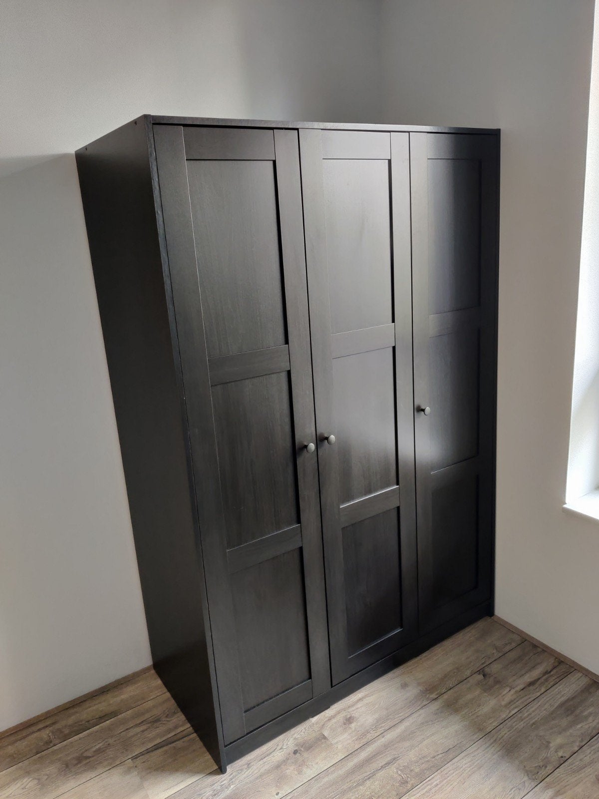 Kledingkast, zwartbruin, 117x176 cm, Huis en Inrichting, Kasten | Kledingkasten, Ophalen, Overige materialen, Met deur(en), Gebruikt