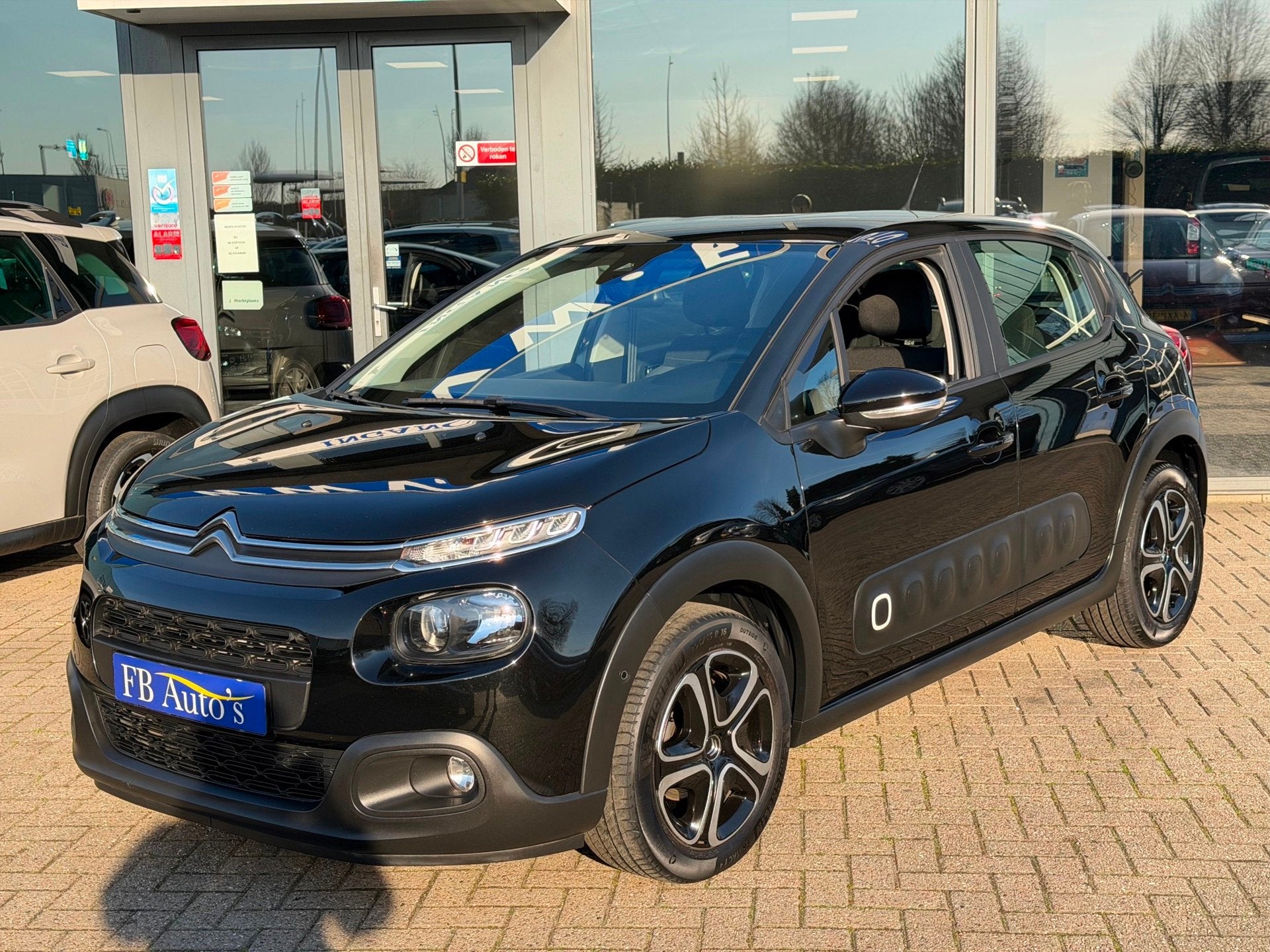 Citroen C3 1.2 PureTech Shine Airco Navi Cruise Camera Autom, Auto's, Stof, Gebruikt, Zwart, 1199 cc