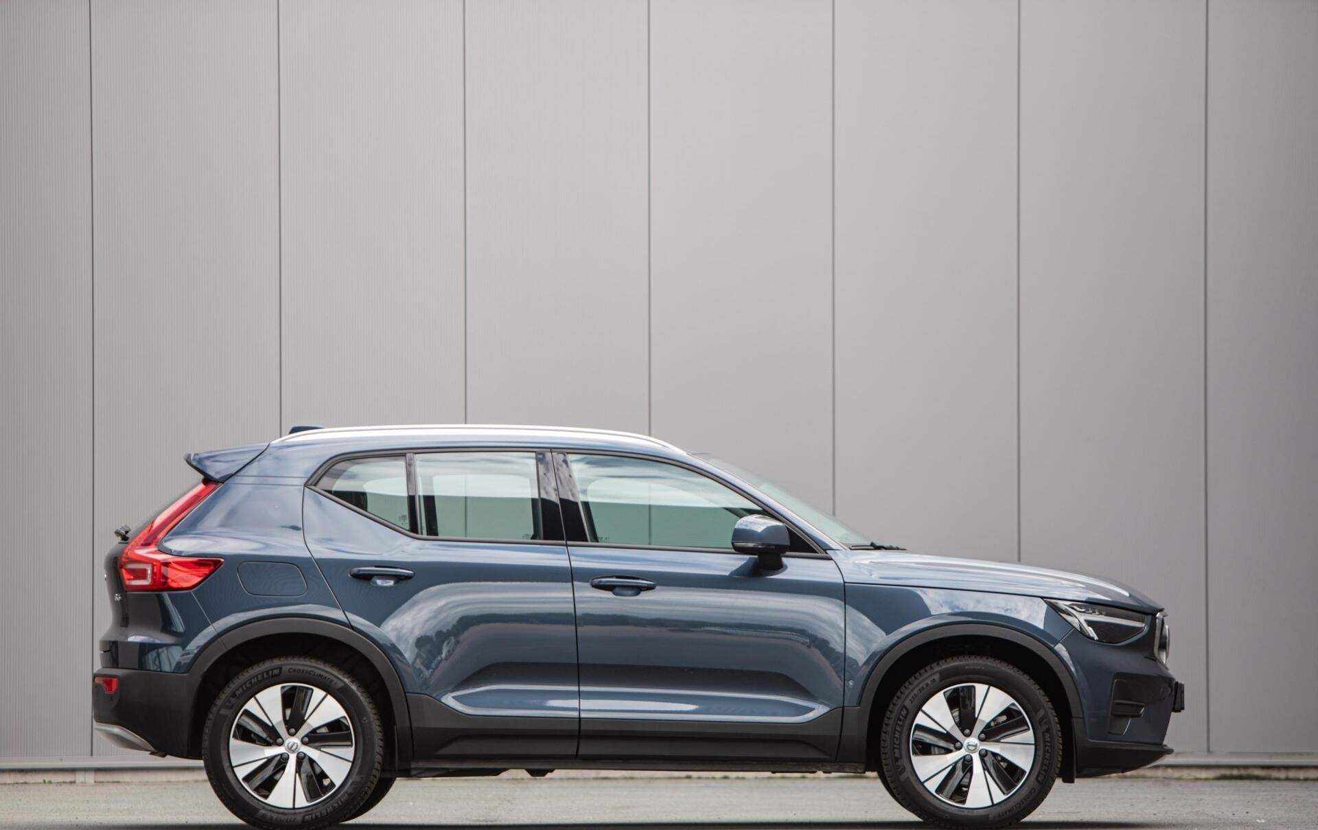 Volvo XC40 2.0 B3 Core MY2026|Leder|Keyless|PDC|Camera|Carpl, Auto's, Dealer onderhouden, Gebruikt, Zwart, 4 cilinders