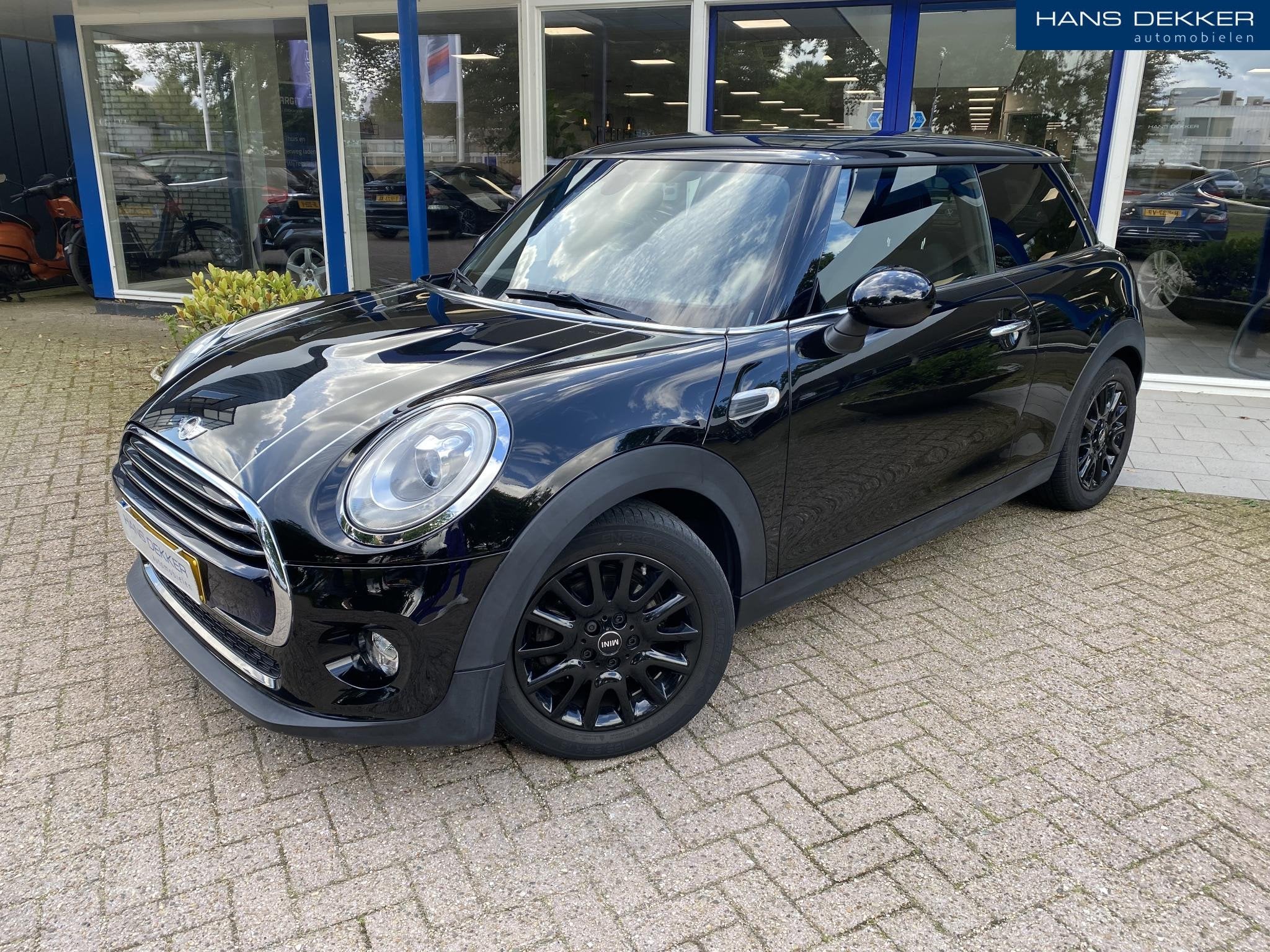 MINI 3-Deurs 1.5 Cooper Serious Business Keyless Entry / Aut, Voorwielaandrijving, Gebruikt, 4 stoelen, Bedrijf