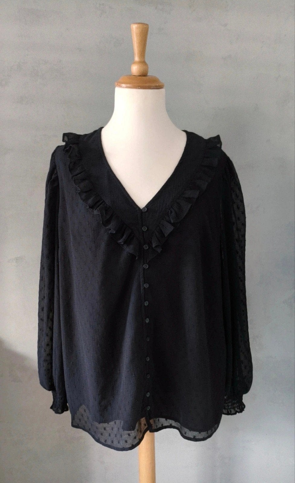 Kiabi zwarte blouse met ruffle kraag maat XL-46, Zwart, Maat 46/48 (XL) of groter, Ophalen of Verzenden, Zo goed als nieuw