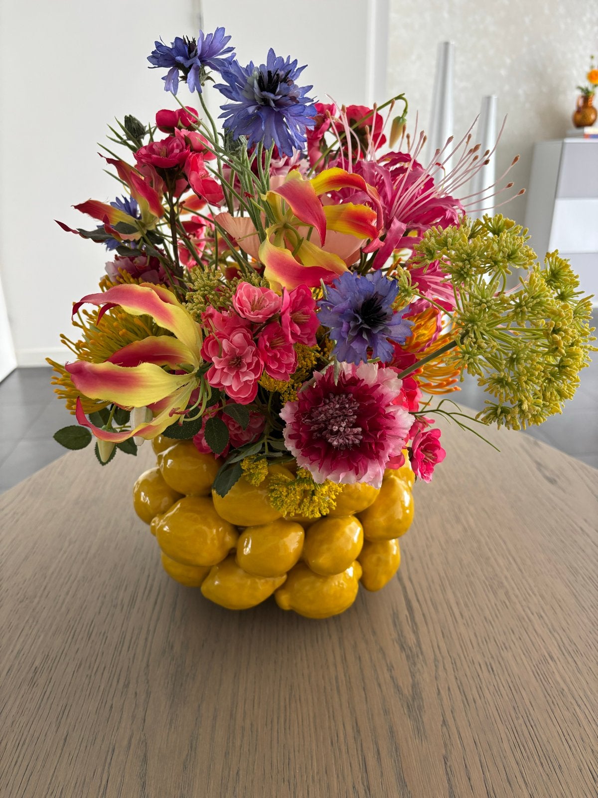 Des Pots Citroen Vaas met Zijden Bloemen, Ophalen, Geel, Inclusief decoratie, Zo goed als nieuw