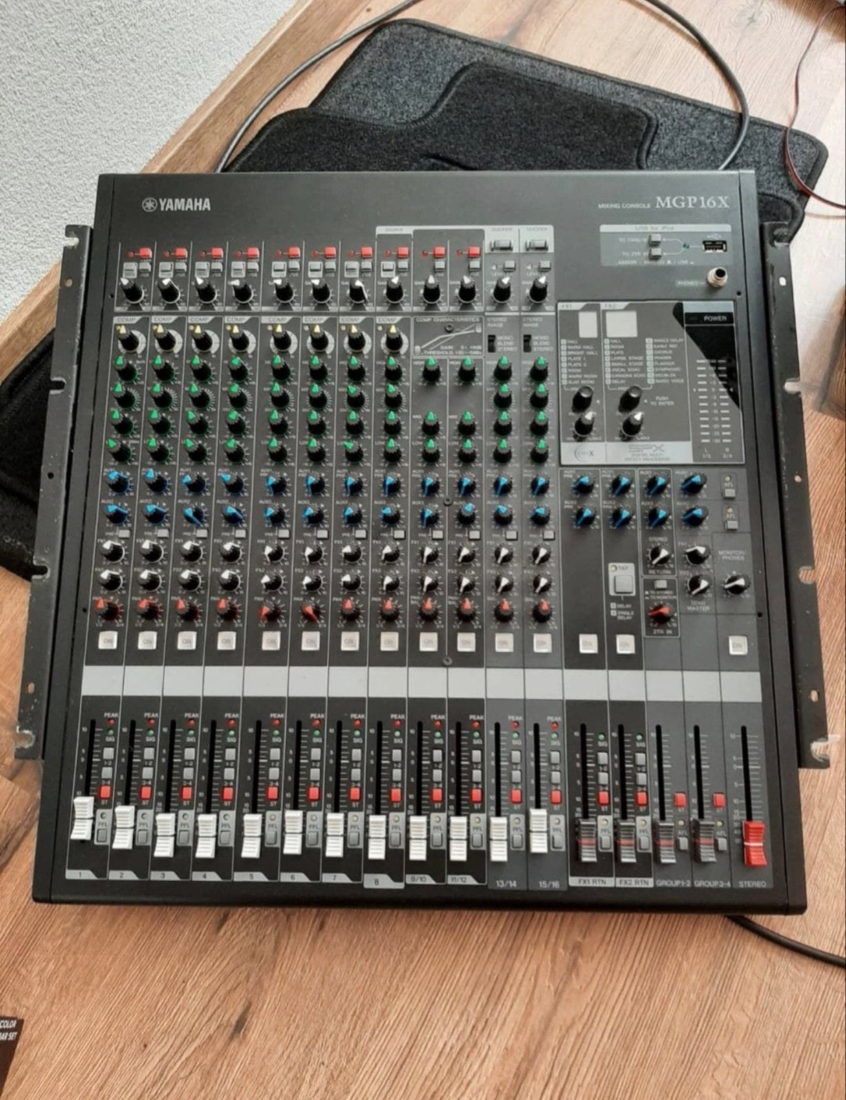 Yamaha MGP16X Mengpaneel - Zo goed als nieuw, Ophalen, Zo goed als nieuw, 10 tot 20 kanalen, Microfooningang