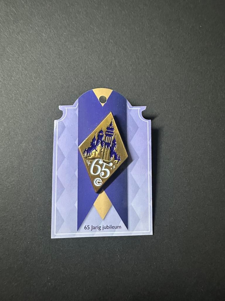 Efteling pin 65 jarig jubileum, Verzamelen, Ophalen of Verzenden, Zo goed als nieuw, Button of Speldje