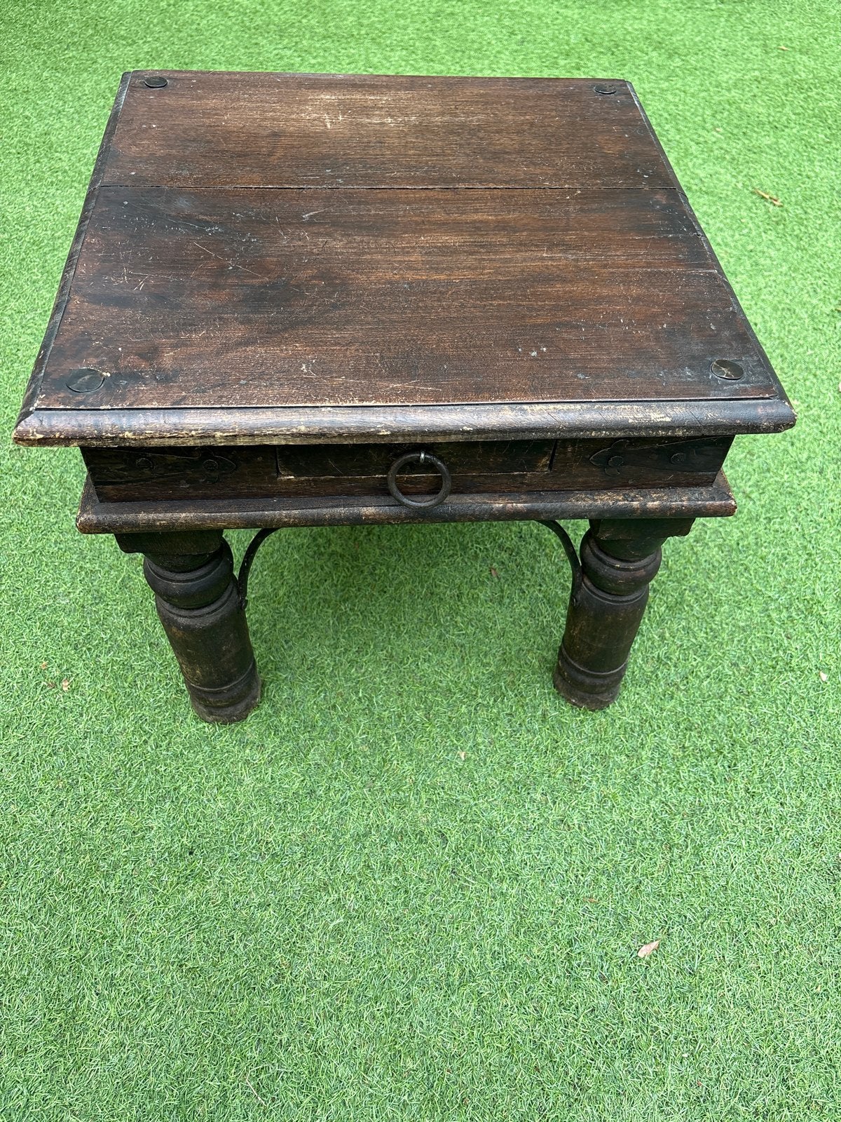Koloniale houten bijzettafel met lade - 45x45x40 cm, Ophalen