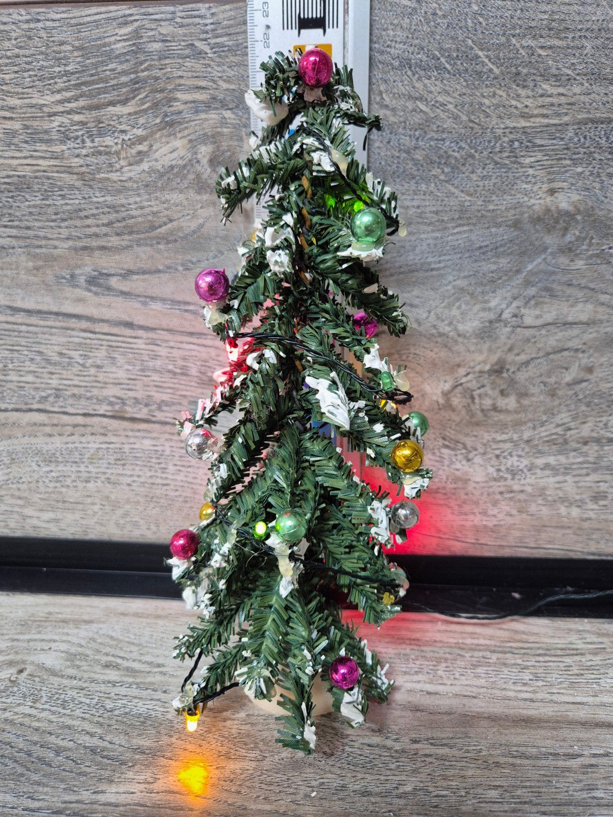 kerstdorp prachtige aparte boom verlicht kersthuisjes, Ophalen of Verzenden, Zo goed als nieuw
