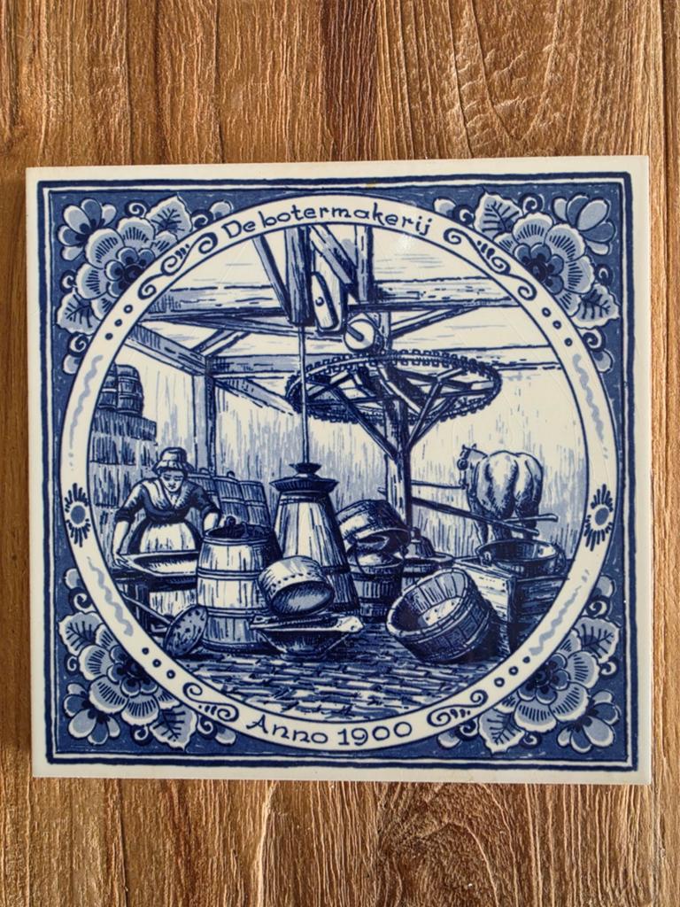 Delfts Blauw Tegel 'De Botermakerij Anno 1900', Antiek en Kunst, Verzenden