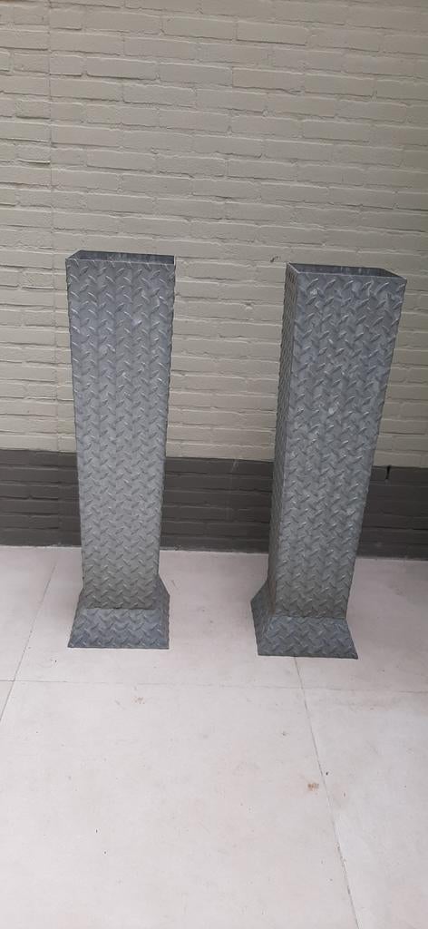 2x staande bloembak pilaren ( zinken traanplaat), Ophalen of Verzenden, Rond, Metaal