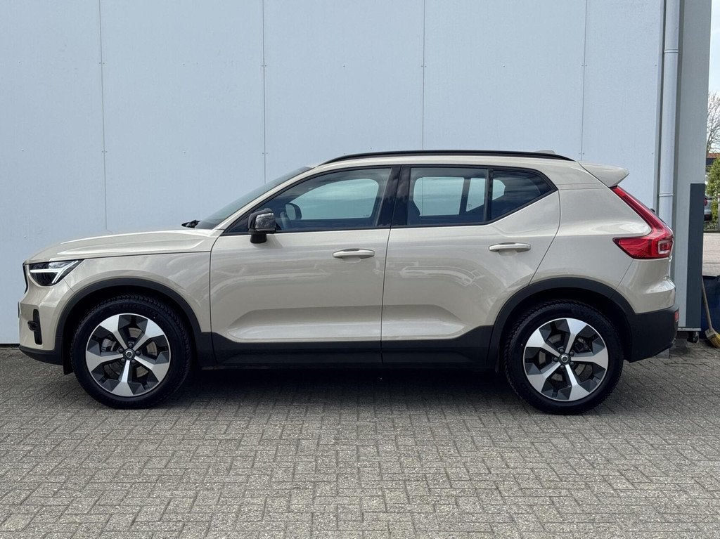 Volvo XC40 B4 Plus Dark | Adaptief Cruis | Trekhaak | Stuur, Automatische klimaatregeling, Gebruikt, 4 cilinders, Origineel Nederlands