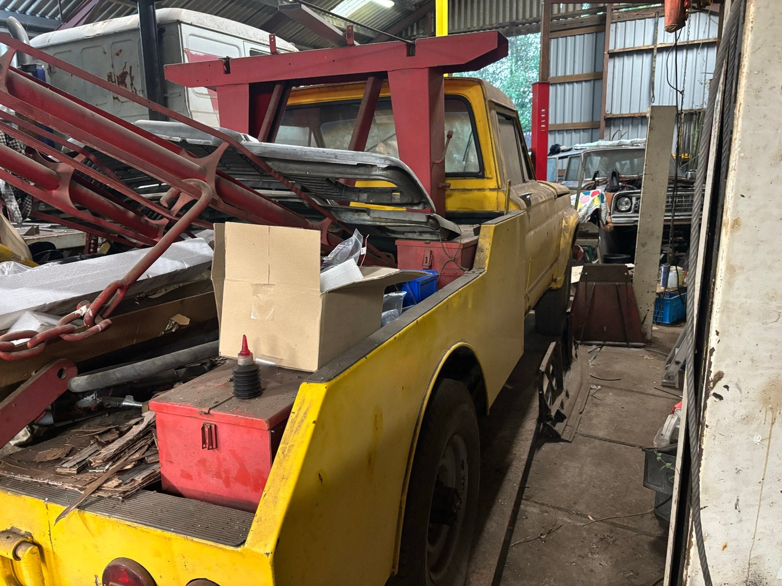Jeep J10 25 4WD 1981, Auto's, 8 cilinders, Origineel Nederlands, Vierwielaandrijving, 175 pk