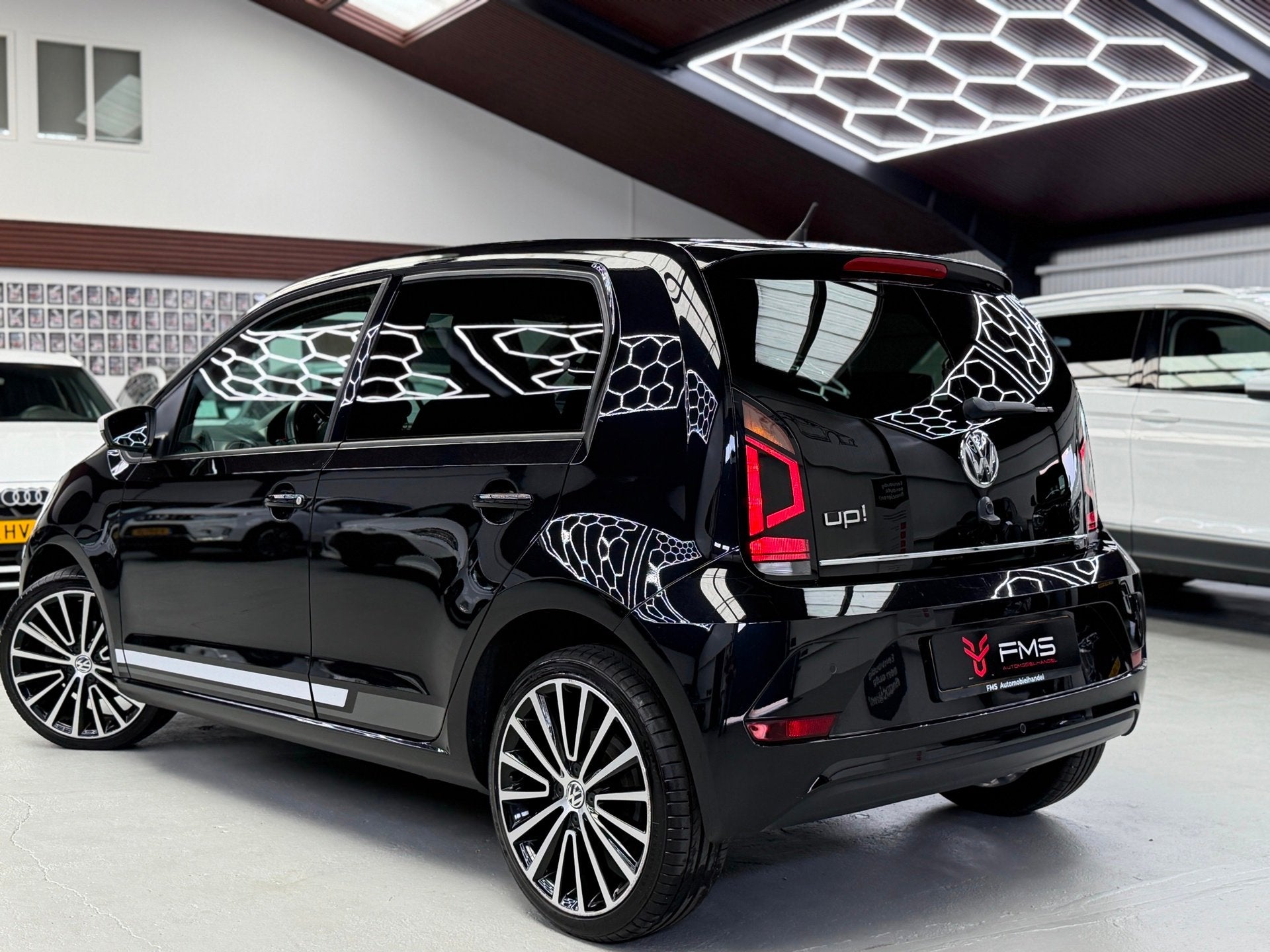 Volkswagen Up! 1.0 BMT High Up! Panorama Bluetooth, Auto's, Voorwielaandrijving, Stof, Met garantie (alle), 4 stoelen