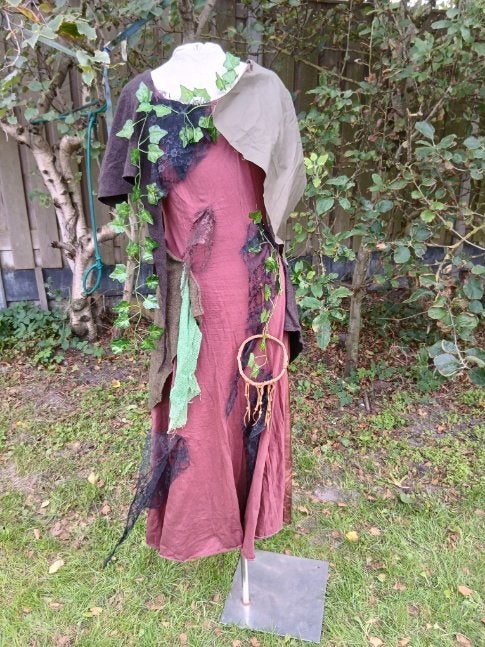 Super gave kastanjebruine bosheksen jurk mt S, Kleding | Dames, Carnaval, ., Ophalen of Verzenden, Zo goed als nieuw