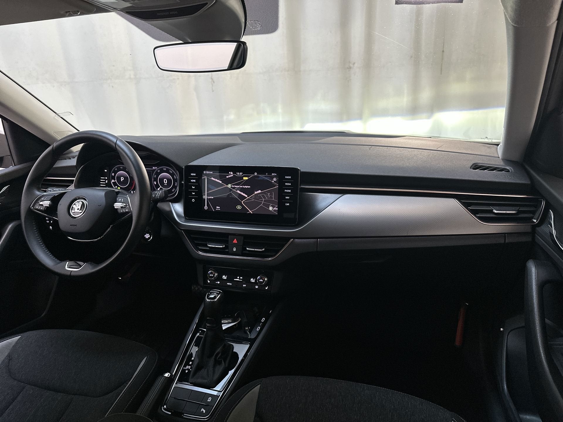 Skoda Kamiq 1.0 TSI 110pk DSG Business Edition Parkeersensor, Stof, Gebruikt, Met garantie (alle), Origineel Nederlands