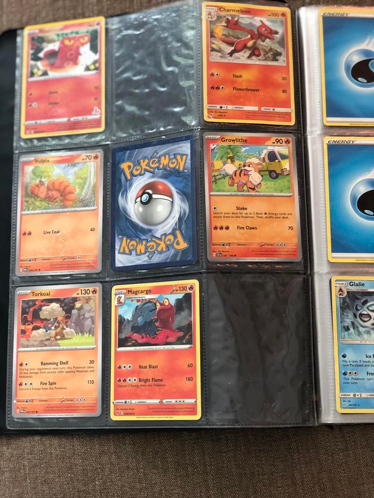 Pokémon Kaarten Collectie - Diverse Kaarten in Map, Ophalen of Verzenden, Gebruikt, Meerdere kaarten