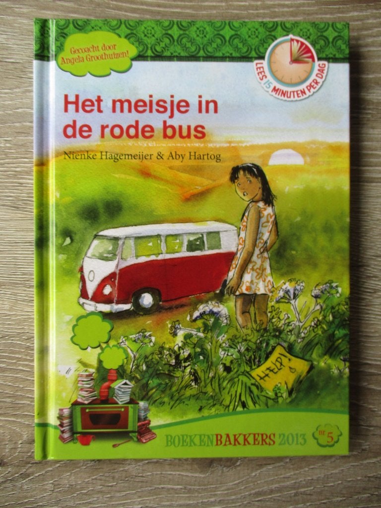 Het meisje in de rode bus - Nienke Hagemeijer & Aby Hartog, Ophalen of Verzenden, Gelezen, Fictie algemeen
