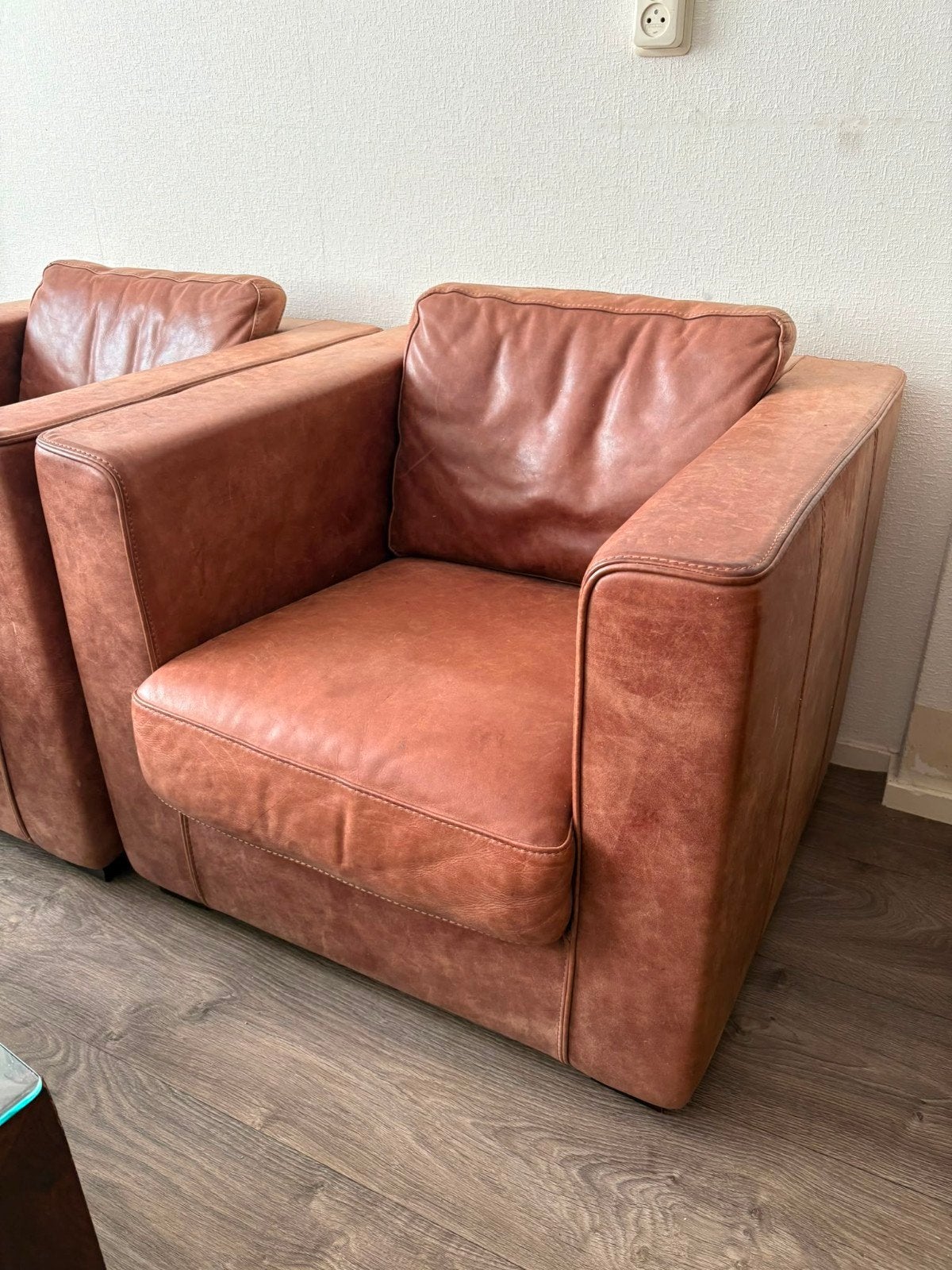 Set van 2 IDP Italiaanse Leren Fauteuils - Cognac, Huis en Inrichting, Fauteuils, Gebruikt, Leer, 100 tot 125 cm, 100 tot 125 cm