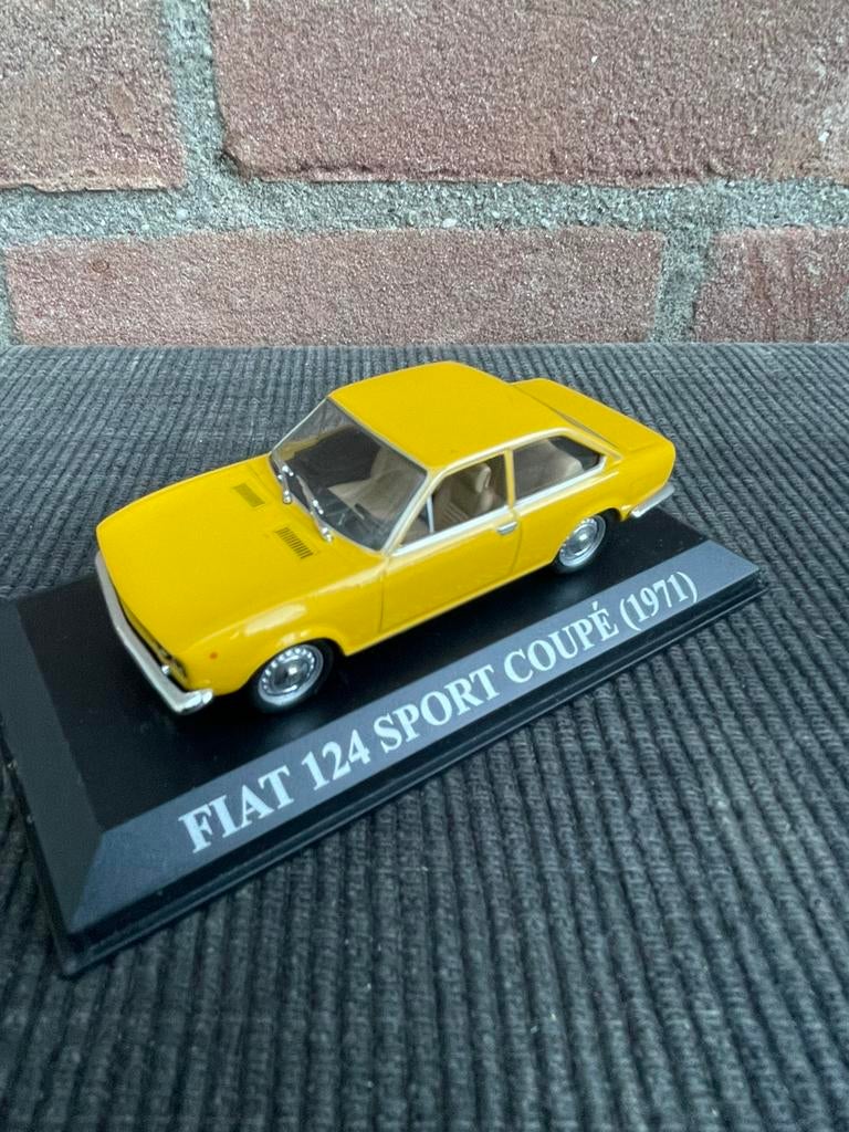 1:43 Fiat 124 Sport Coupé, Hobby en Vrije tijd, Modelauto's | 1:43, Ophalen of Verzenden, Zo goed als nieuw, Auto, Overige merken