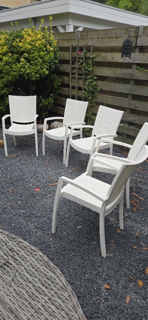 5 stapelbare stevige tuinstoelen, Ophalen, Zo goed als nieuw, Kunststof, Stapelbaar