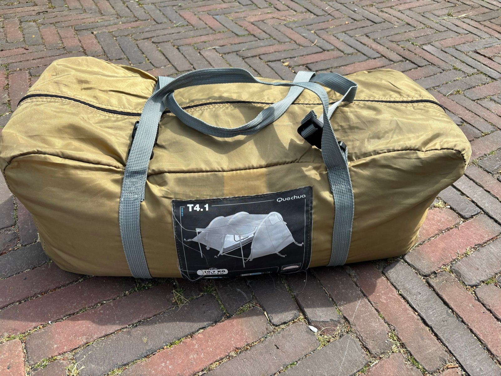 Quechua T4.1 Tent - Zo goed als nieuw, Caravans en Kamperen, Ophalen, Zo goed als nieuw, Tot en met 4