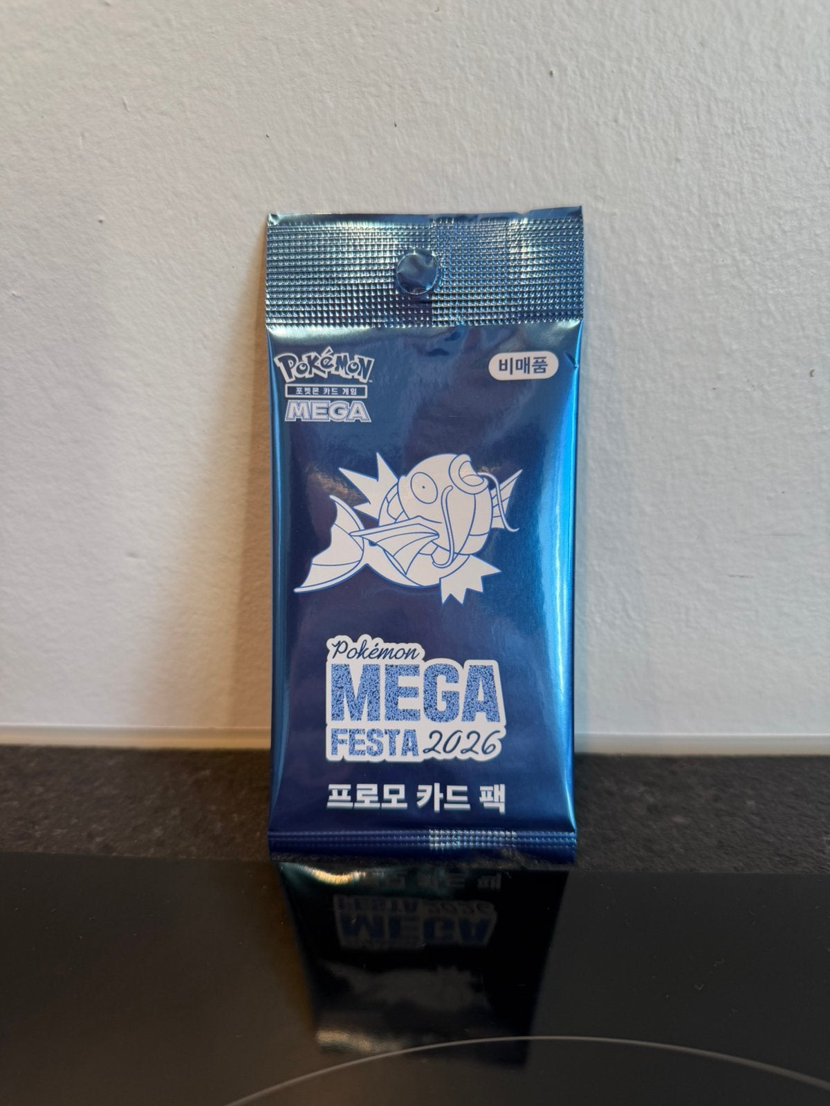 Magikarp (M-P 040) Mega Festa 2026 sealed promo, Ophalen of Verzenden, Nieuw, Losse kaart, Foil