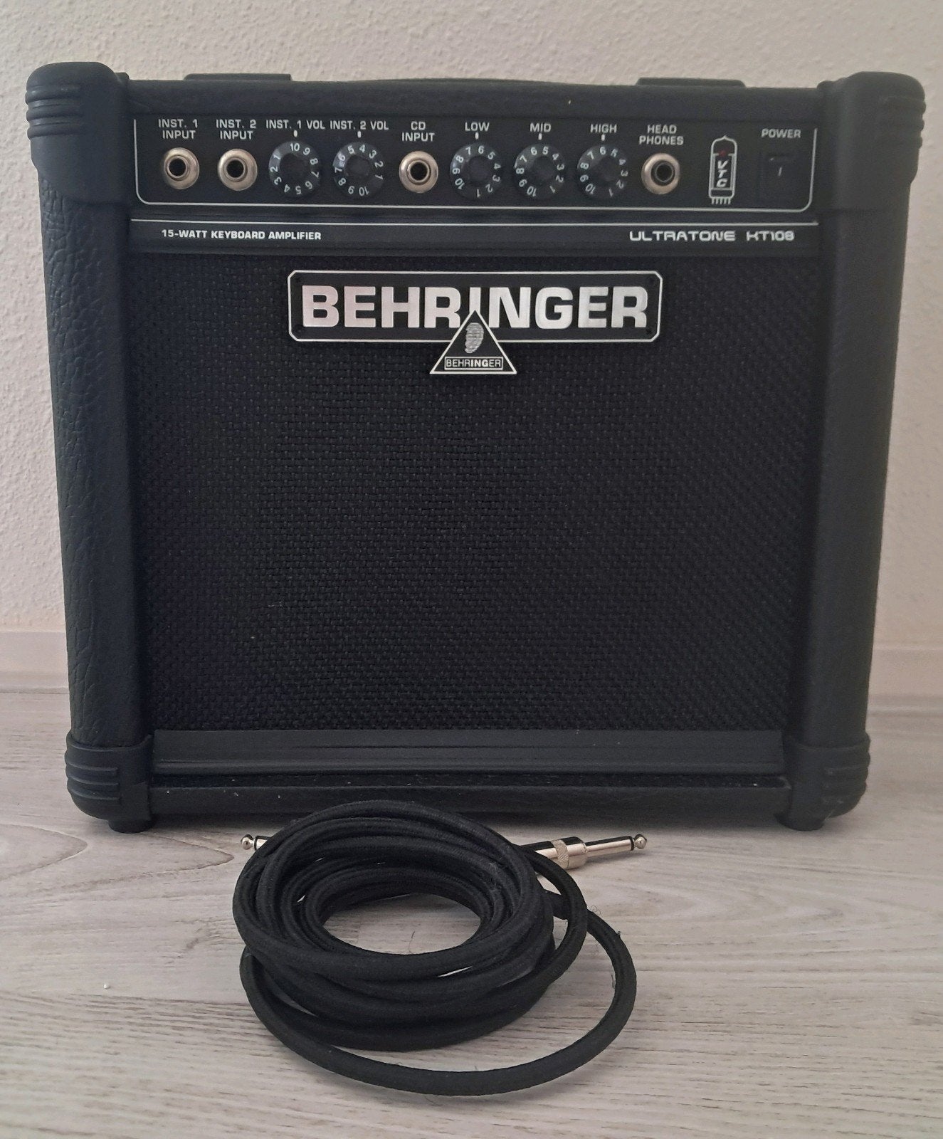 Behringer Ultratone KT108 - keyboard amplifier, Muziek en Instrumenten, Ophalen, Minder dan 50 watt