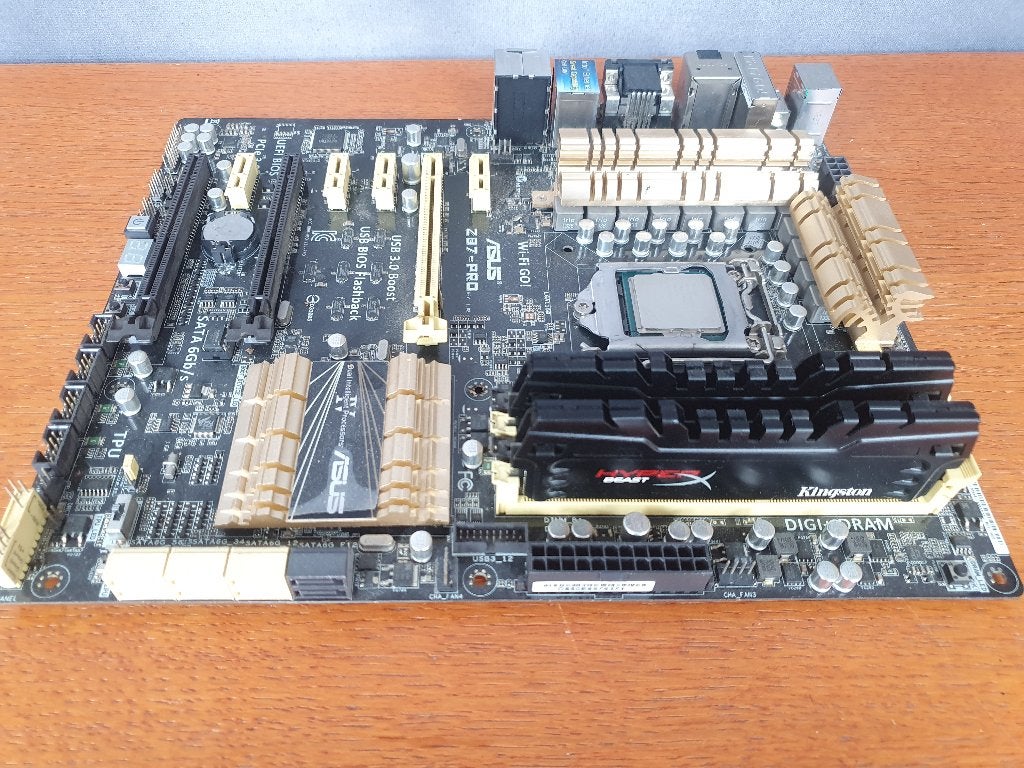 ASUS Z87-PRO + Intel Core i7-4770K + 16GB HyperX Beast RAM, Computers en Software, Moederborden, Gebruikt, DDR3, Ophalen of Verzenden