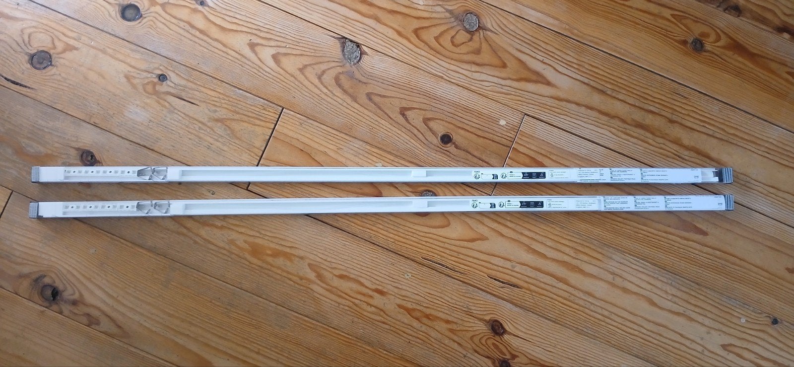 IKEA HAGHED  ophangrail wit (2 stuks), 115 cm, Nieuw, Ophalen of Verzenden, Wit