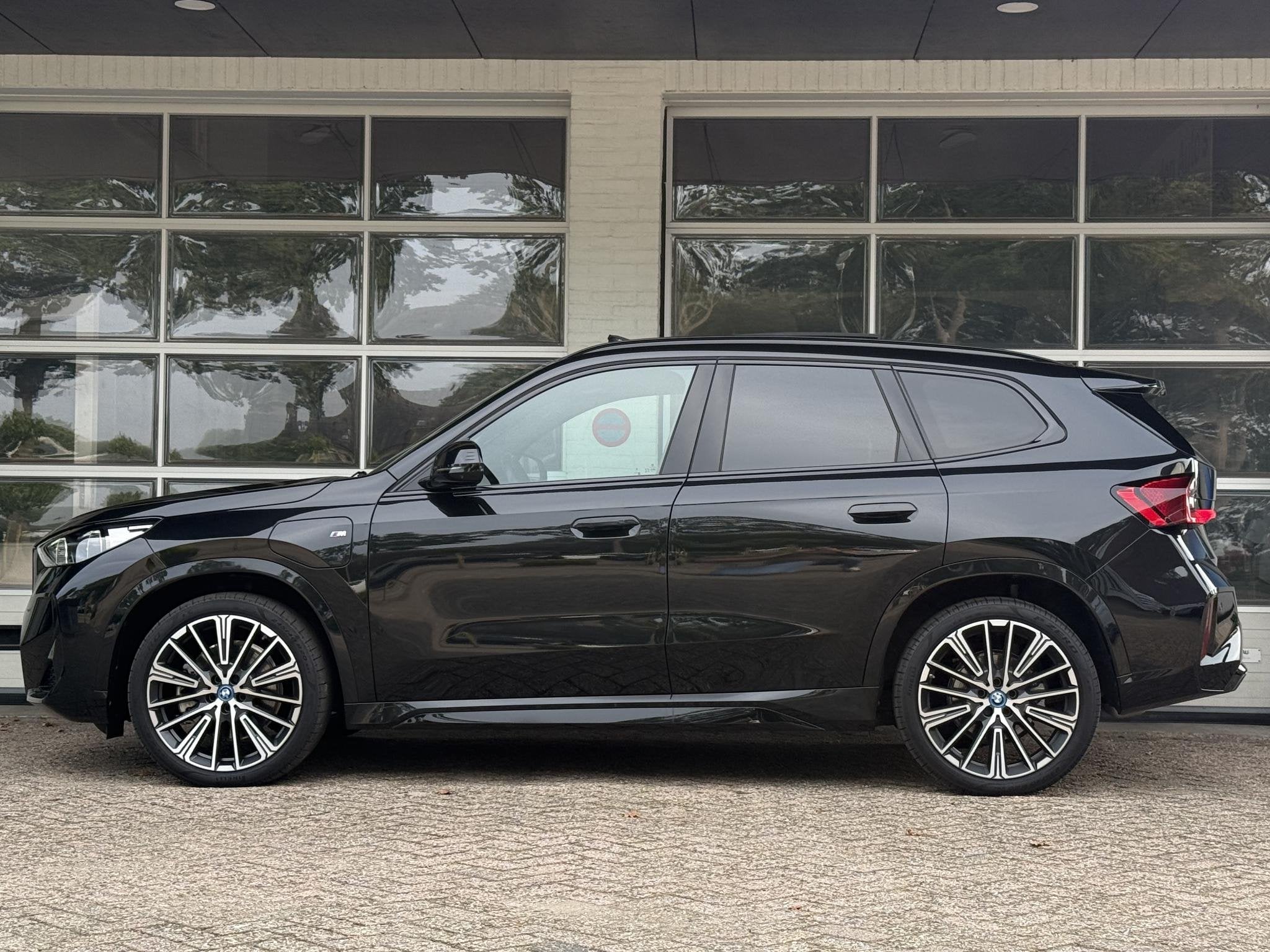 BMW X1 xDrive30e M SPORT | PANORAMA | ELEKTR. STOELEN | 20 I, Auto's, Stof, 16 kWh, Plug-in hybride, Bedrijf