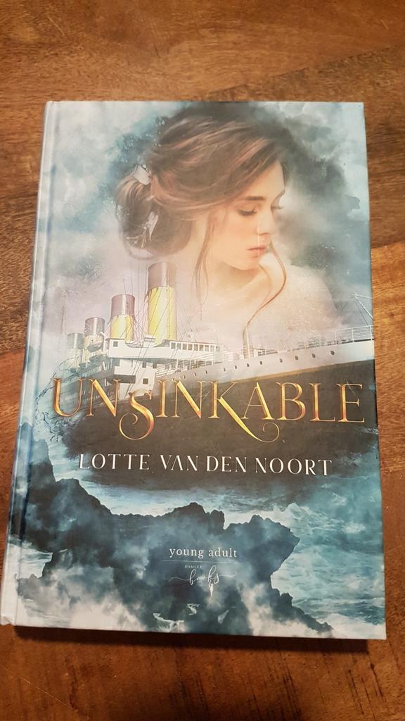Lotte van den Noort - Unsinkable gesigneerd, Boeken, Ophalen of Verzenden, Zo goed als nieuw, Lotte van den Noort