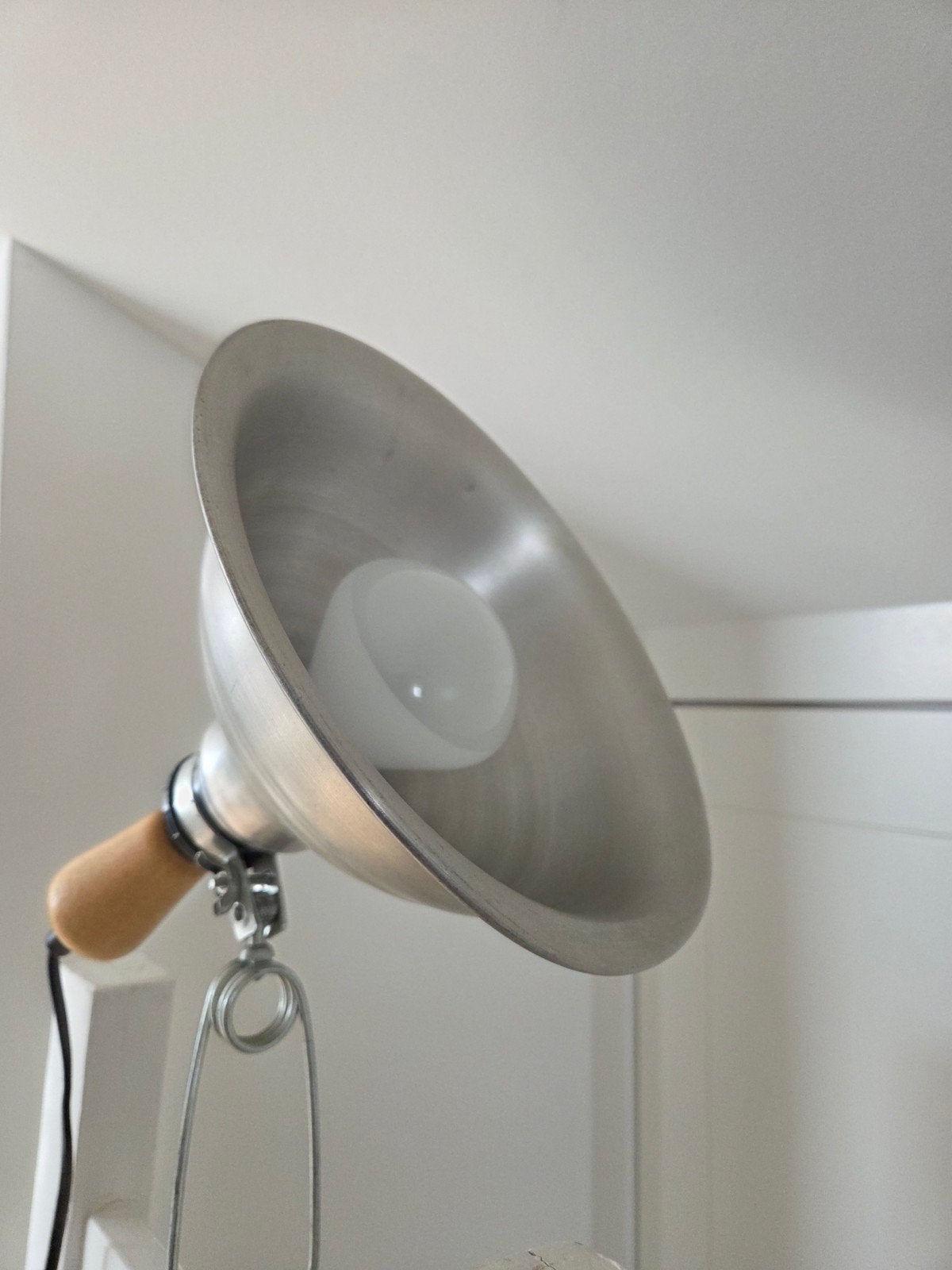 Vintage HEMA Klemlamp - Aluminium met Houten Handvat., Metaal, Overige merken, Gebruikt, Industrieel