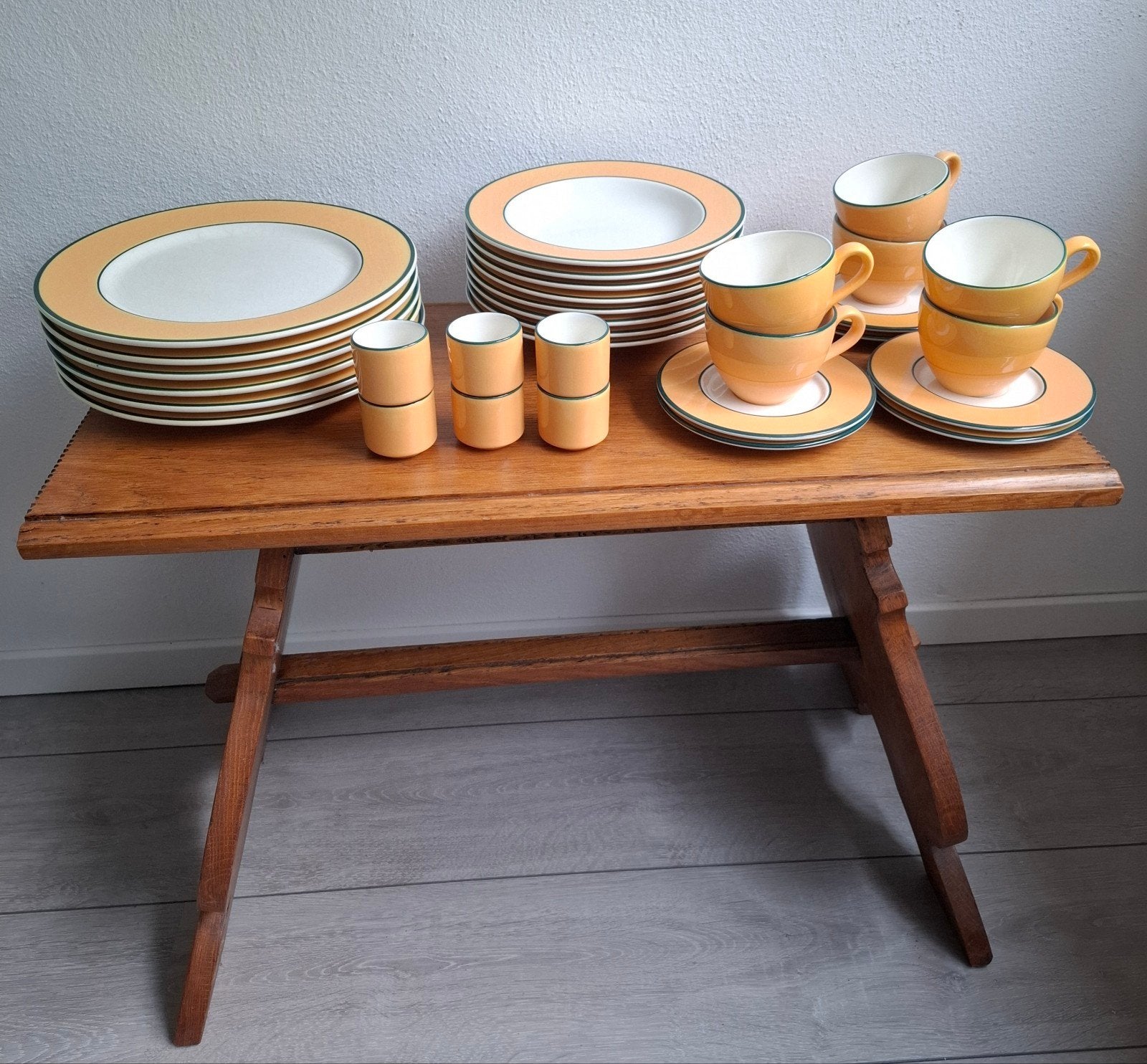 Vintage Servies geel met groene rand - Borden, Kopjes, Eier, Ophalen, Overige stijlen, Bord(en)
