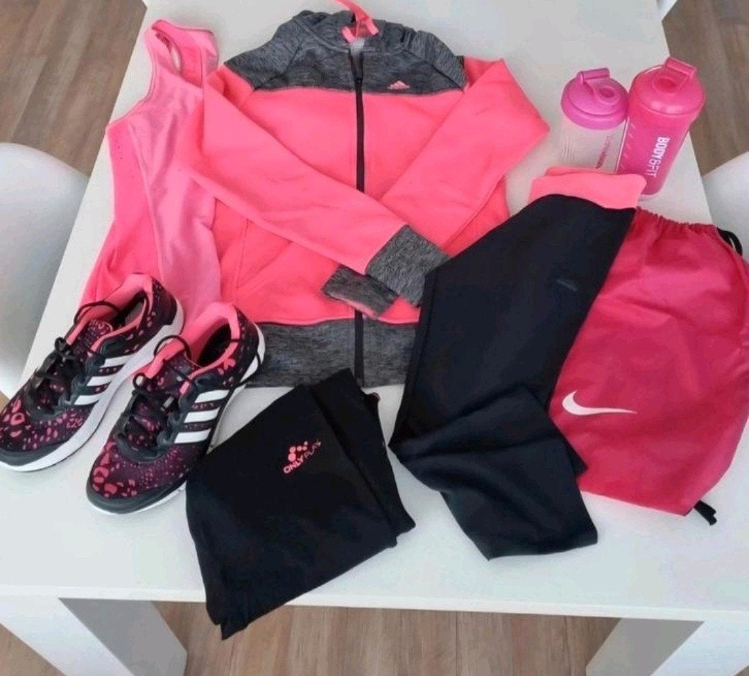 sportkleding complete set 50€, Ophalen of Verzenden, Zo goed als nieuw, Zwart, Fitness of Aerobics
