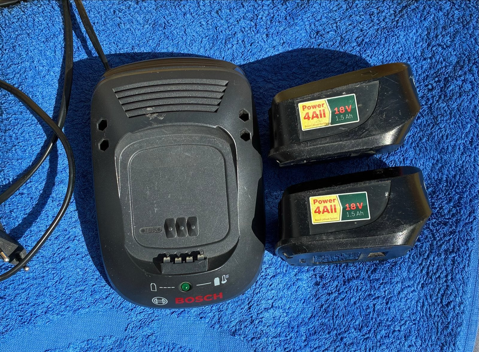 Bosch acculader met 2x 18V 1.5Ah Power 4All accu's, Ophalen of Verzenden, Gebruikt, Overige typen