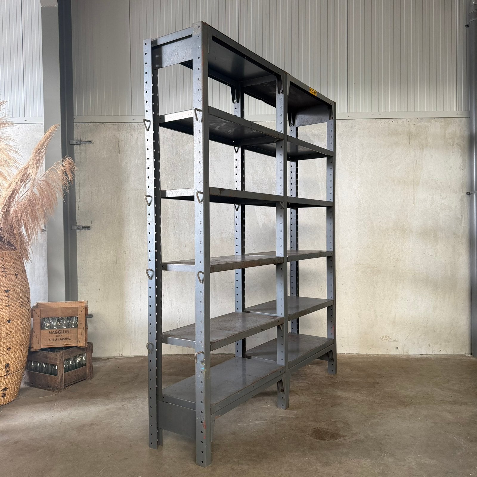 Oude industriële stellingkast, vintage stelling, stalen kast, Ophalen