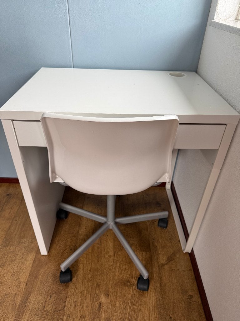 witte bureau ikea micke 73  x 50 en ikea bureaustoel, Gebruikt, 50 cm, IKEA, Wit