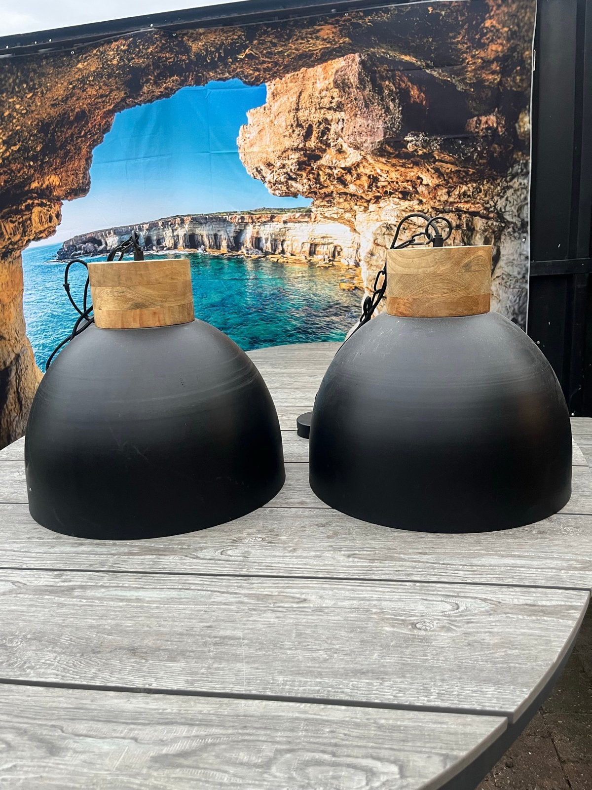 2x Industriële hanglampen mat zwart met houten accent, Huis en Inrichting, Ophalen of Verzenden, Zo goed als nieuw, Metaal